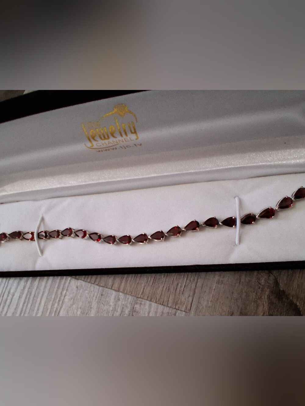 14K Solid WG Deep Red Genuine Garnet Bracelet (20, 7.5mm, Pear Cut Gemstones)
